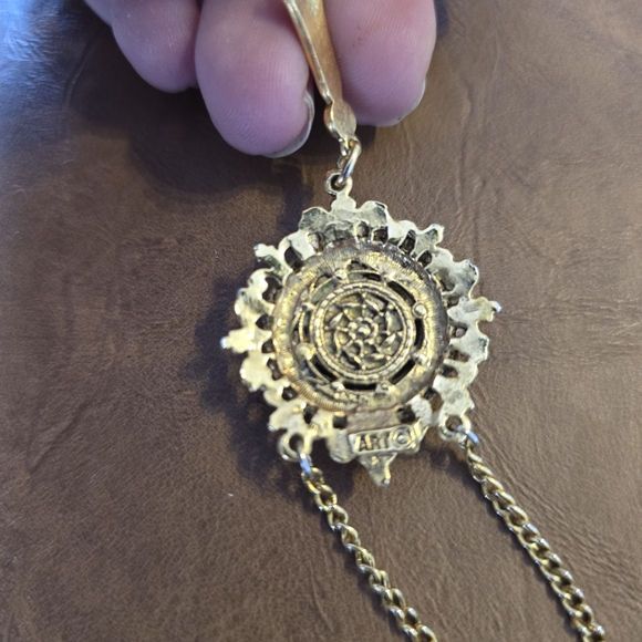 Vintage Elegant Gold Tone Pendant Necklace - Picture 6 of 7